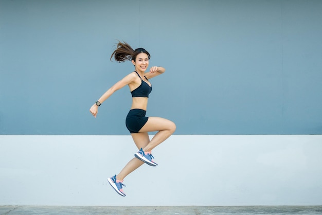 弗里克对加维在左边锋的表现感到满意未来或继续担任此角色